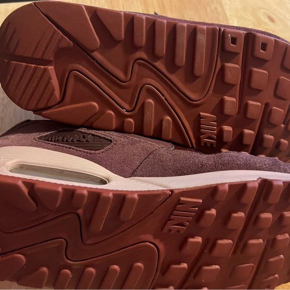 Women’s Maroon Nike Air Max - Picture 4 of 7